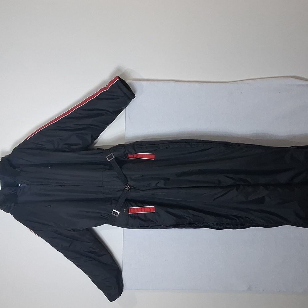 Vintage Style Guide Gear snowsuit with detachable hood. Size. 70% Down Fill